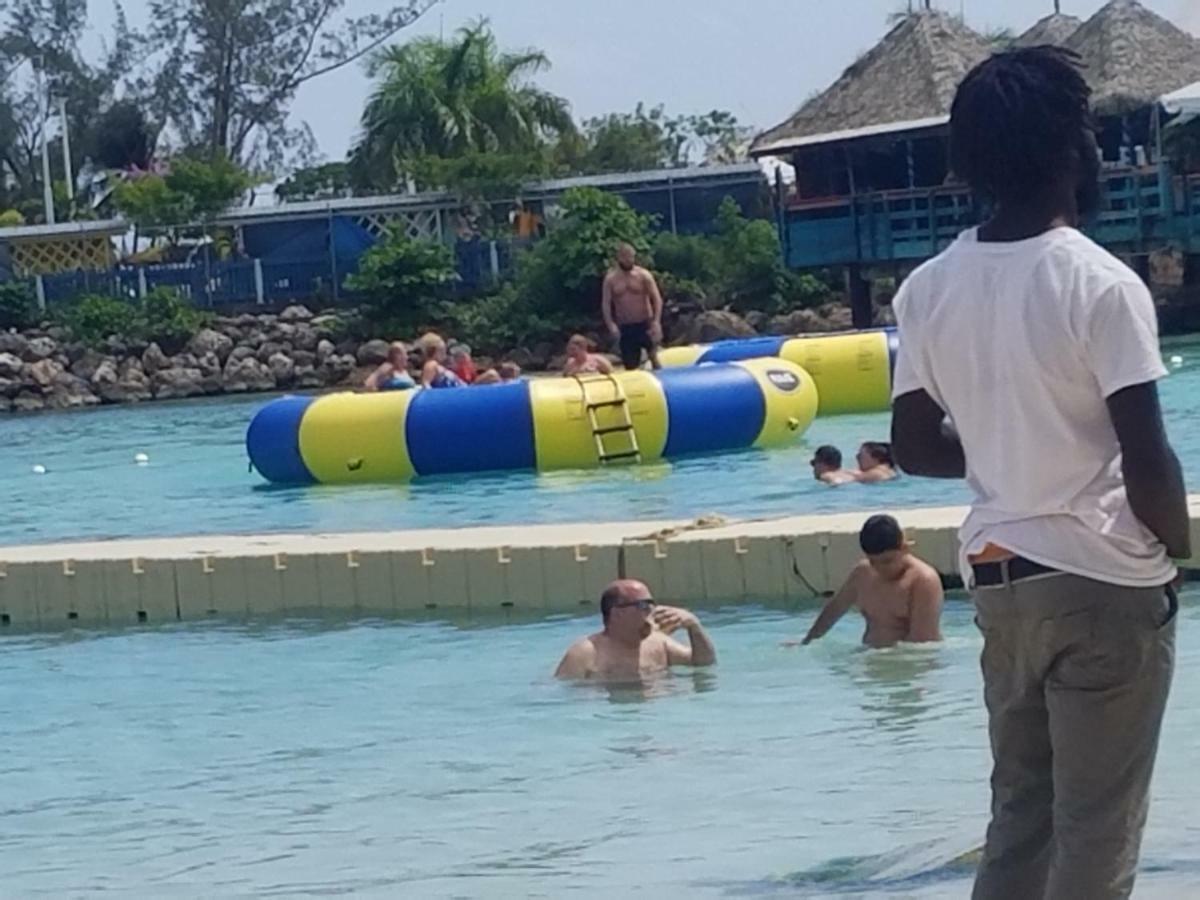 Rosi Ocean Sand Hotel Apt Ocho Rios Dış mekan fotoğraf